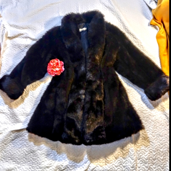 monterey fashion Jackets & Blazers - Absolutely gorgeous! Monterey fashions faux fur coat large